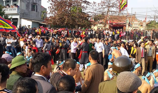 Kéo co mong mưa thuận, gió hòa, ấm no, hạnh phúc